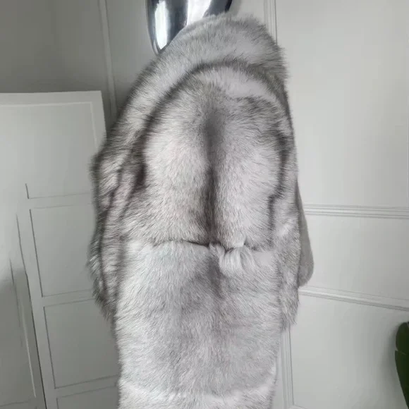 Elegant Women's real Fur Coat - Gray Silver Fox - Picture 11 of 12